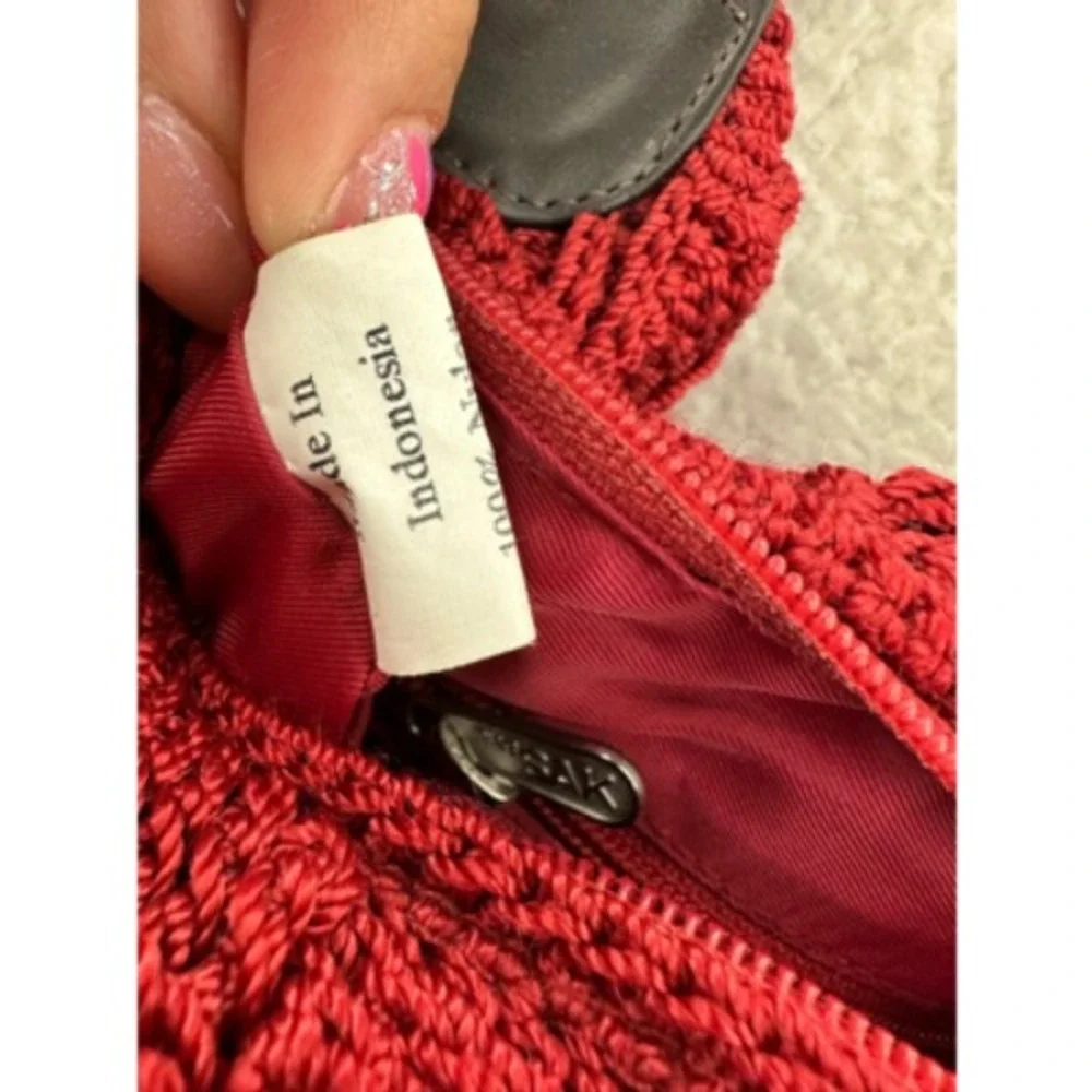 The Sak Womens Hobo Handbag Red Maroon Zipper Closure Shoulder Strap Knit S